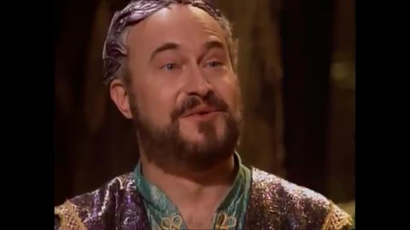 2x11 Here She Miss Amphipolis, Aquí Miss