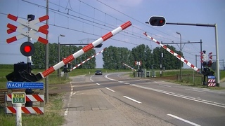 Spoorwegovergang Krabbendijke // Dutch railroad crossing