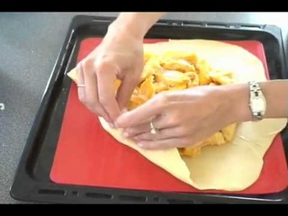 Открытый пирог с персиками