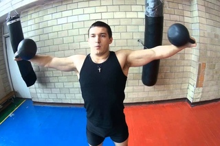 Тренировка мышц с гирями/Workout with kettlebell