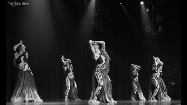 April Roses modern fusion bellydance at The Massive