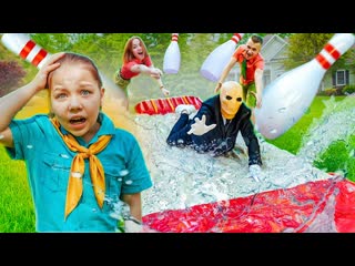 ЭКСТРЕМАЛЬНЫЙ ГИГАНТСКИЙ ВОДЯНОЙ БОУЛИНГ челлендж! СЛЕНДЕРМЕН СОШЕЛ С УМА! Скауты в опасности!