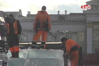 Тепло не растопит Ледовый городок в Чите