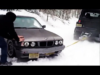 Stupid drivers pulls car! (How NOT to pull the car) - Ultimate Driving Fails