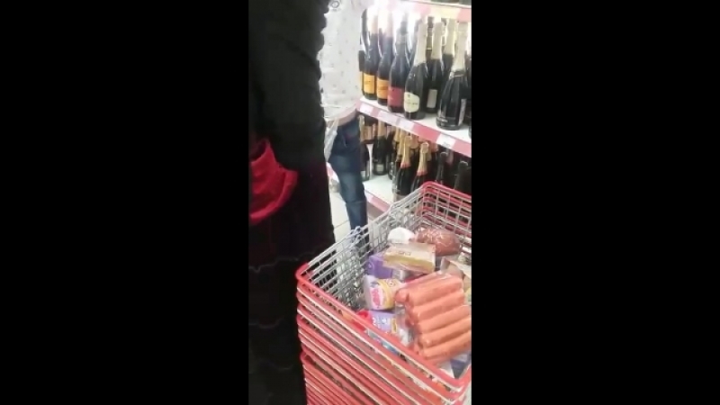 Целую корзину продуктов спрятала под