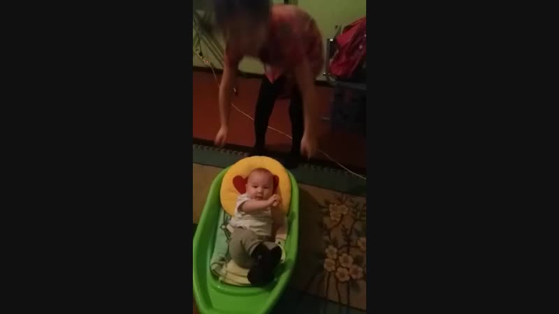Татеси ойнатып жур инисин