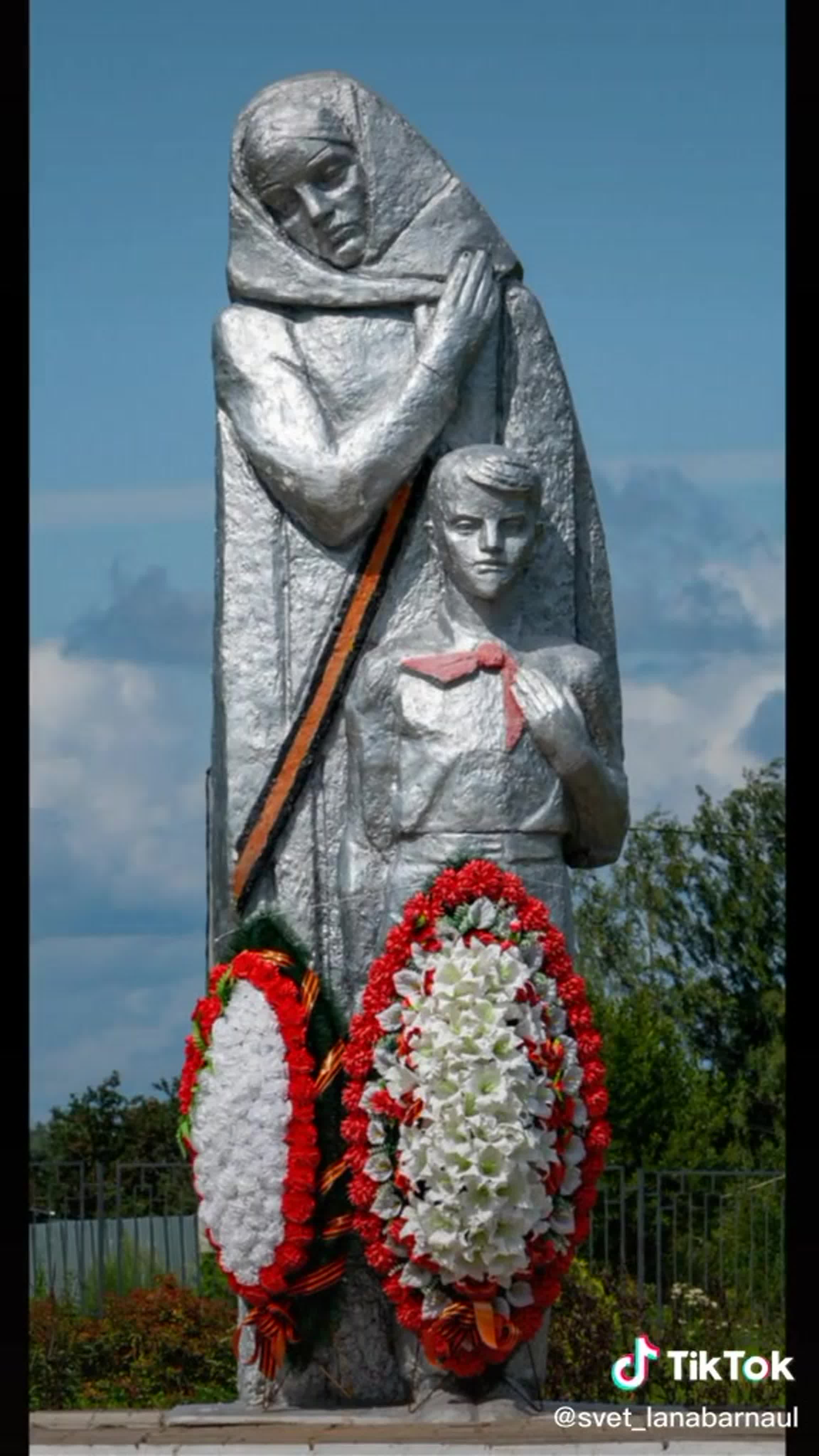статуя о войне
