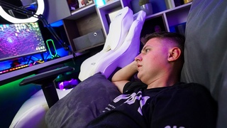 КОГДА ЖЕНА ВЫГНАЛА😫 ЖИВУ ТЕПЕРЬ В СТУДИИ😴