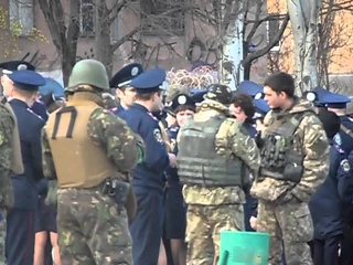 В Мариуполе укры начали проводить активные сборы .