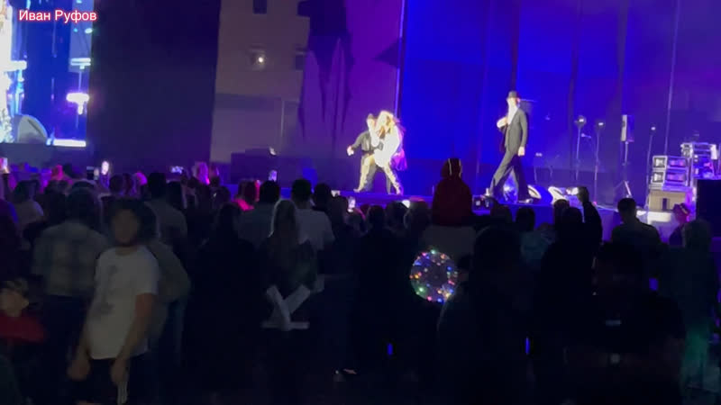 Маша Распутина со своими хитами в якутском городе Алдан. 8