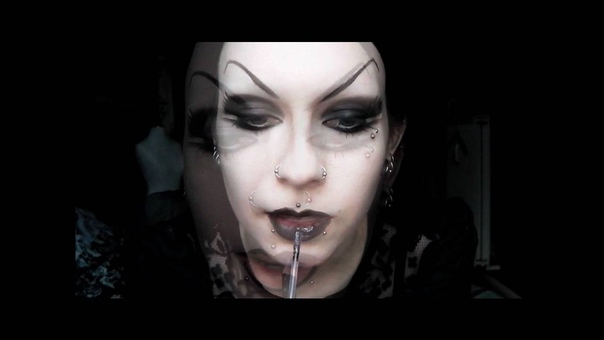 Heavy gothic Make up, Style